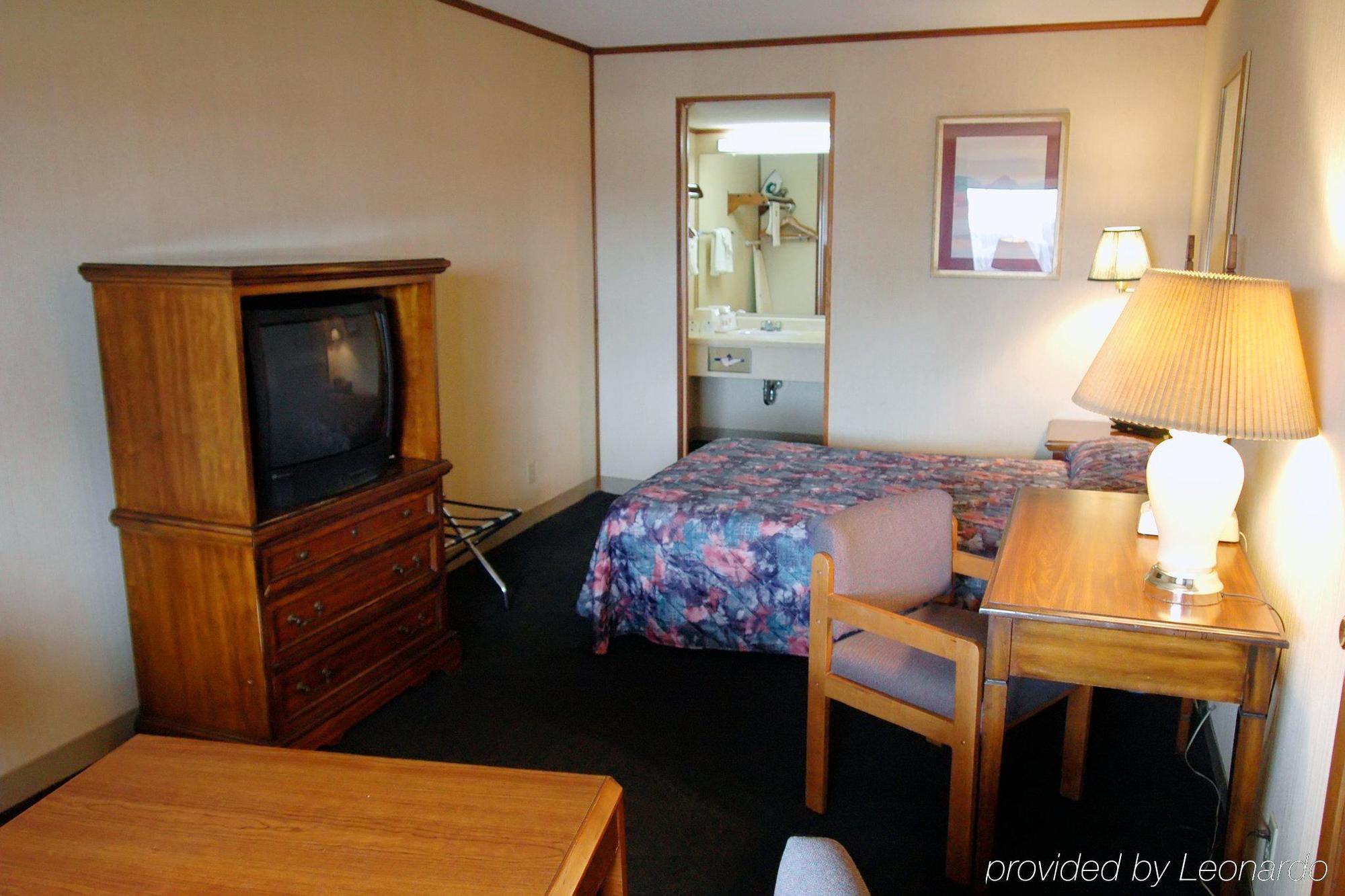 6-brinkley, Ar 2* Brinkley
