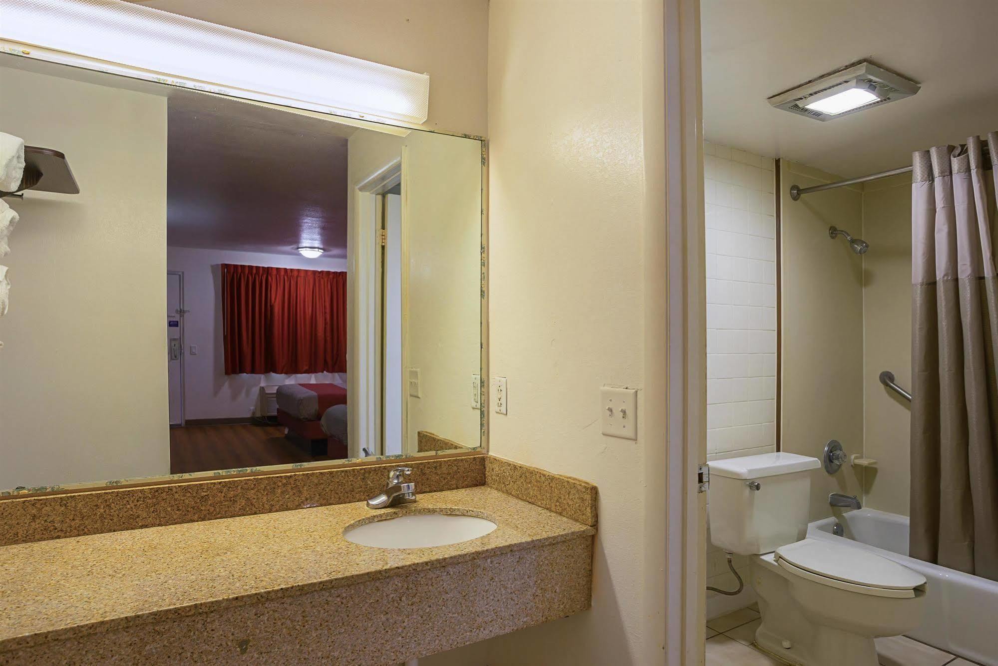 Hotel 6-brinkley, Ar 2*